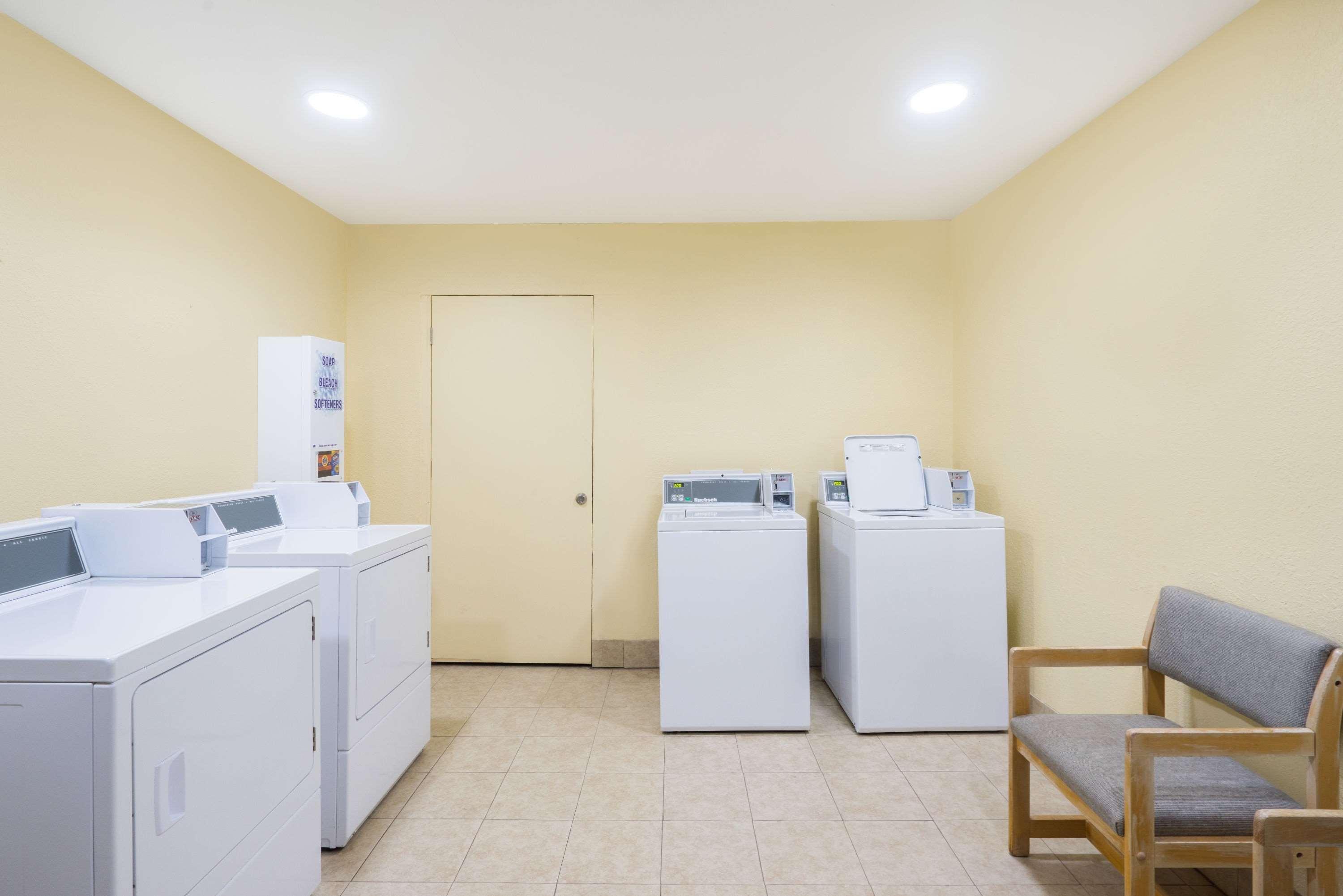 Days Inn By Wyndham Statesville Ngoại thất bức ảnh
