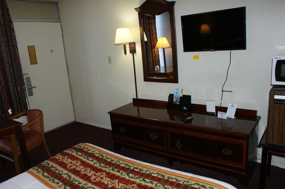 Days Inn By Wyndham Statesville Ngoại thất bức ảnh
