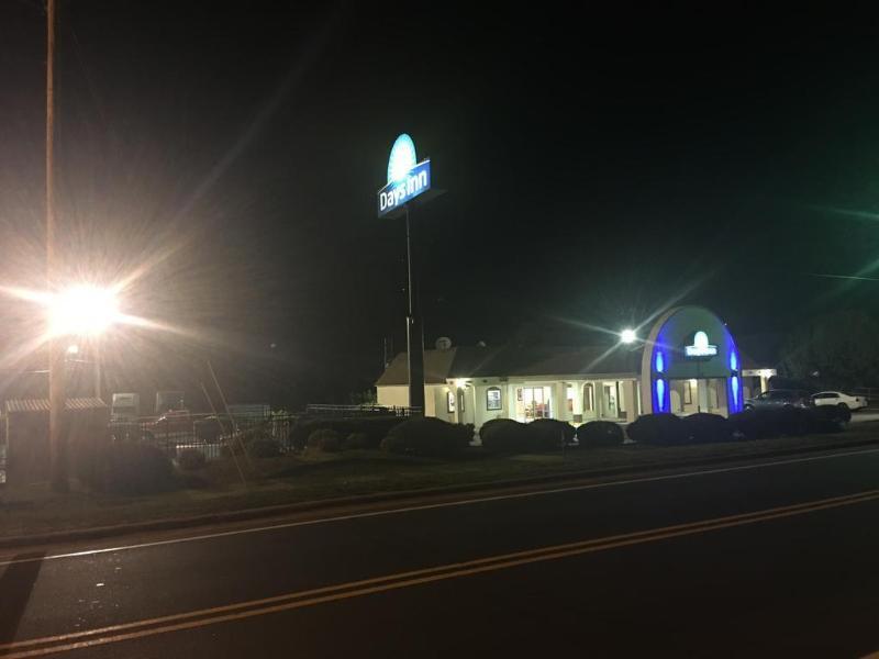 Days Inn By Wyndham Statesville Ngoại thất bức ảnh