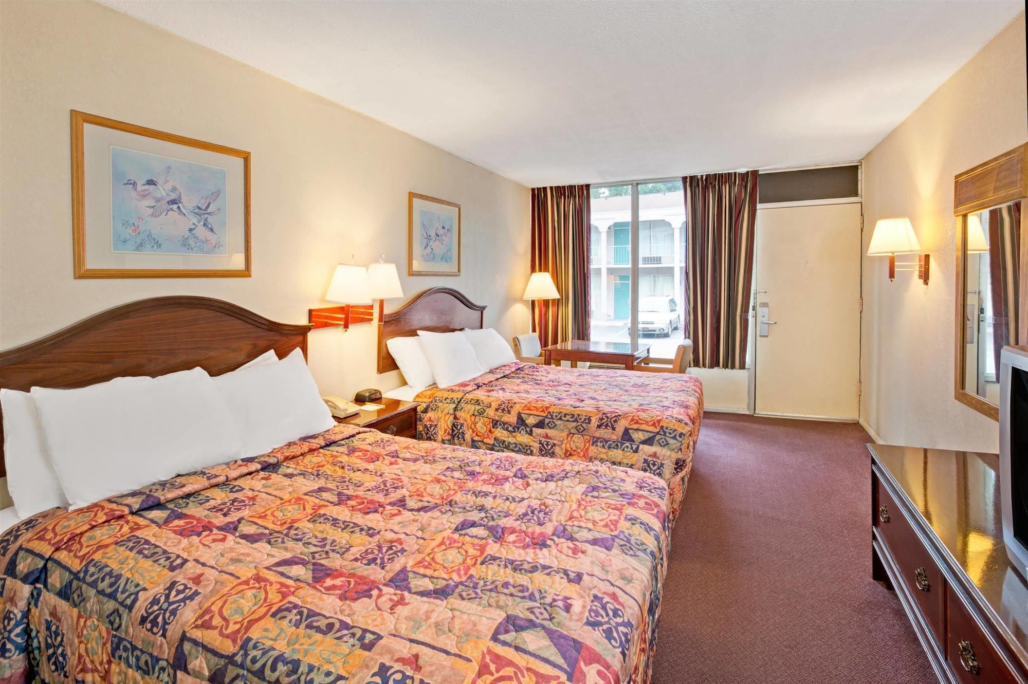 Days Inn By Wyndham Statesville Ngoại thất bức ảnh